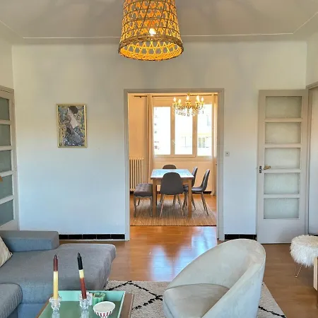 Le Five Apartment *